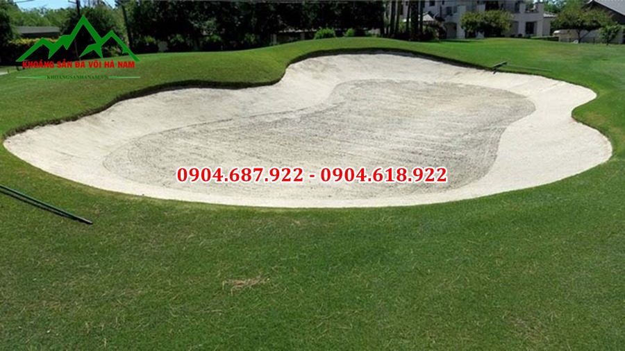 cát trắng trong sân golf