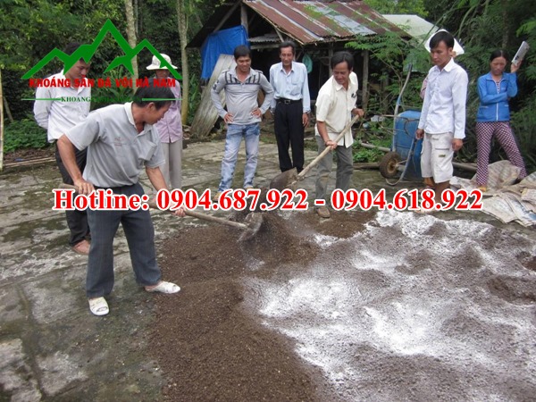 Sử dụng vôi bột ử phân